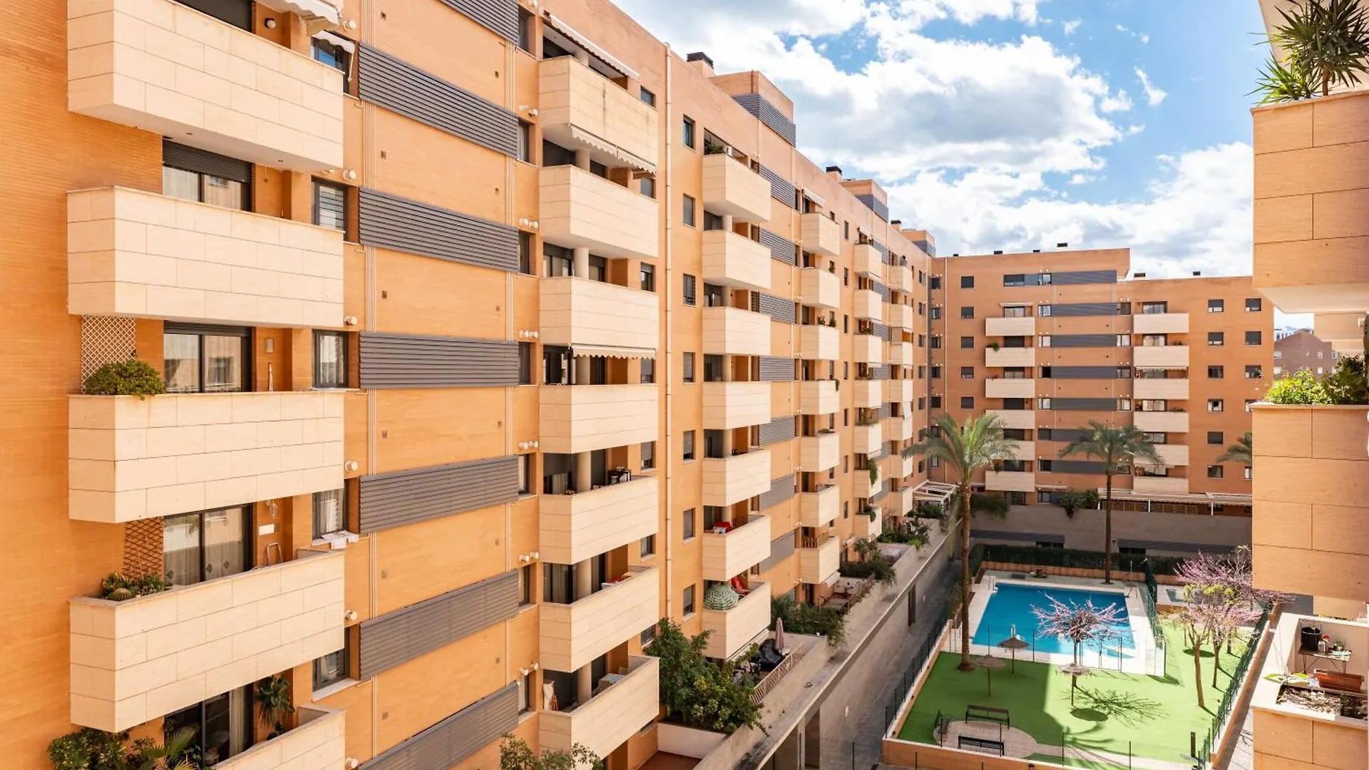 Maria Zambrano City Center & Parking Malaga 0*,